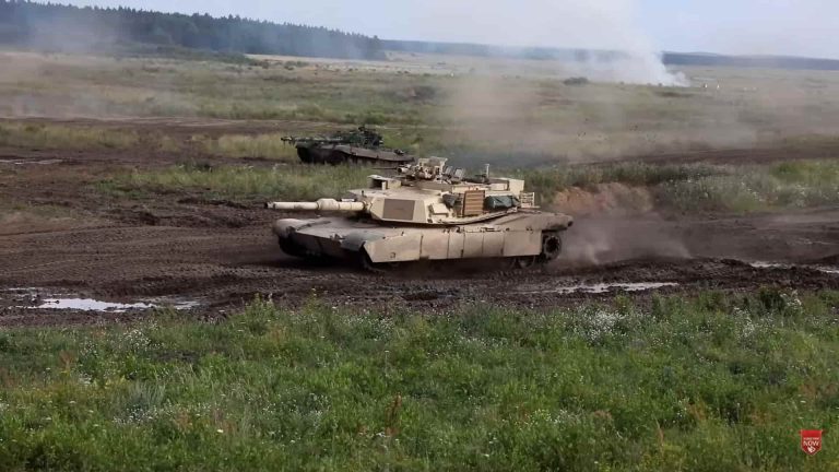 M1エイブラムス戦車と Т-72М戦車が戦闘！？（動画）