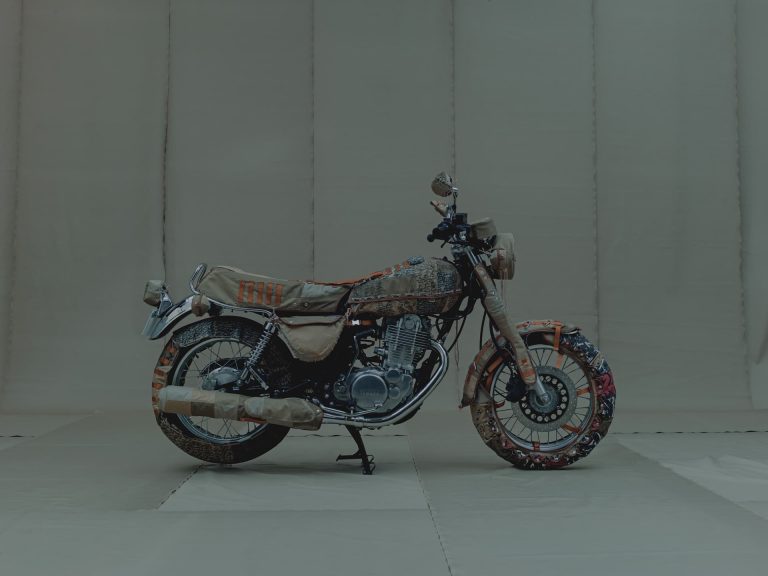 MAD MAXに出てくるバイクのようなSR400がカッコいい