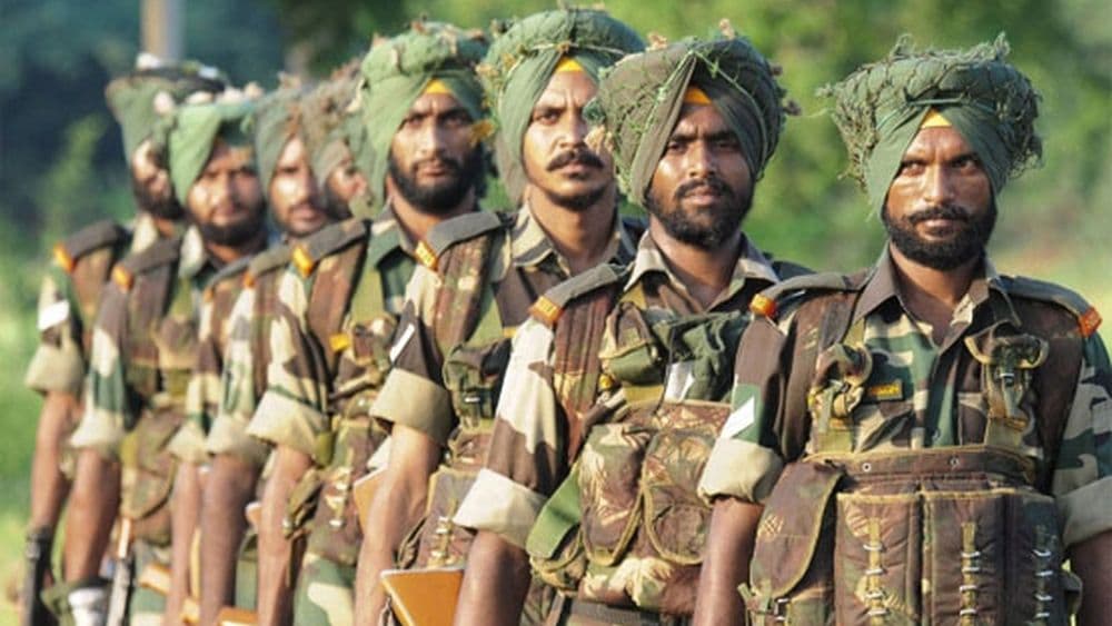 戦場でもターバンを巻くインド軍のシク教徒兵