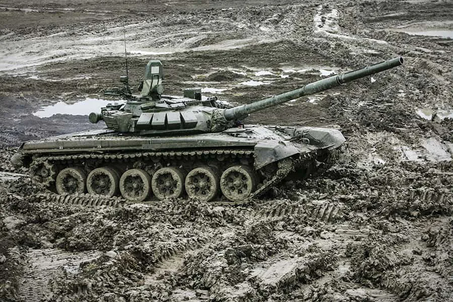 T-72戦車とACV-15装甲車の戦闘が撮影されるが戦車がまさかの敗走 
