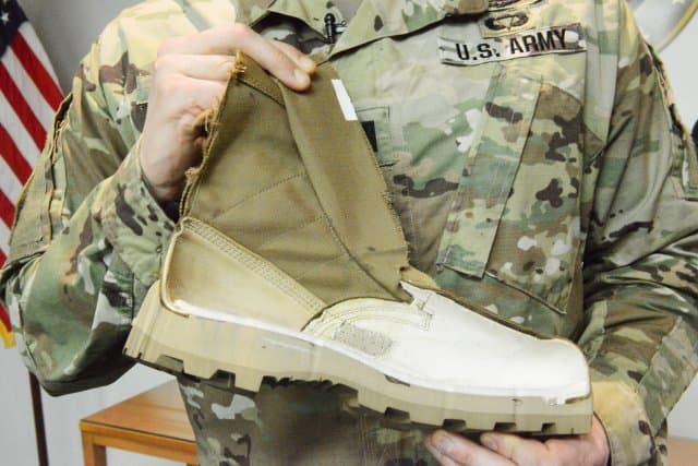 歩くと発電・充電できるブーツを米陸軍が開発