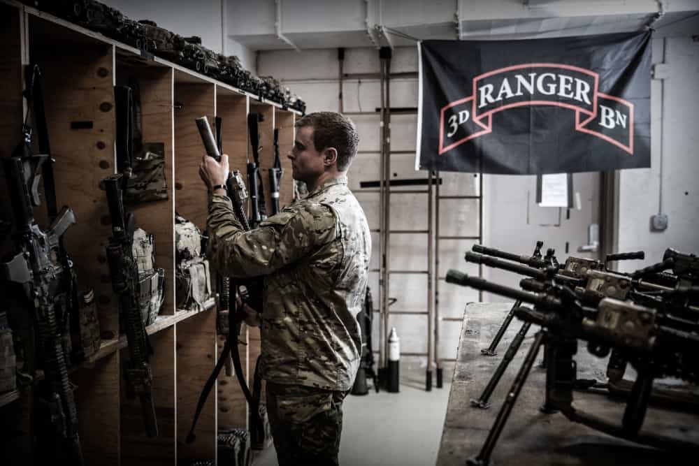 アフガニスタンに駐留する第75レンジャー連隊が武器庫の写真を公開