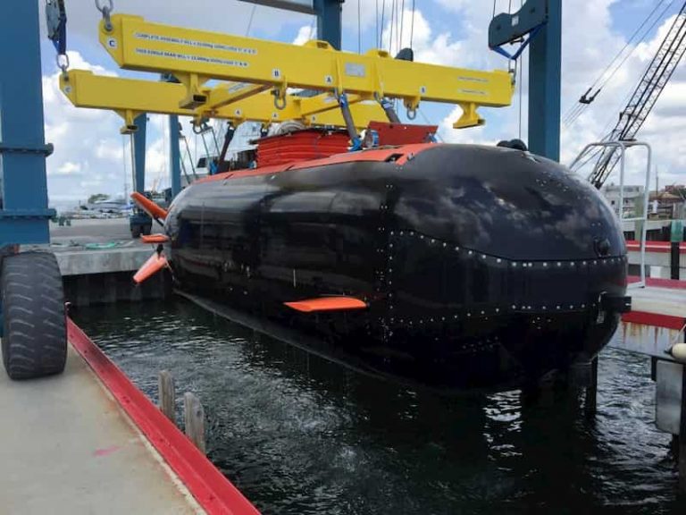 SEALsの新しい潜水艇”ドライコンバットサブマースィブル（DCS）”