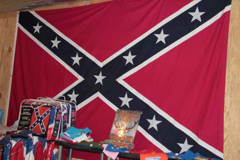 米海兵隊は人種差別問題をふまえ南軍の軍旗を正式に禁止する