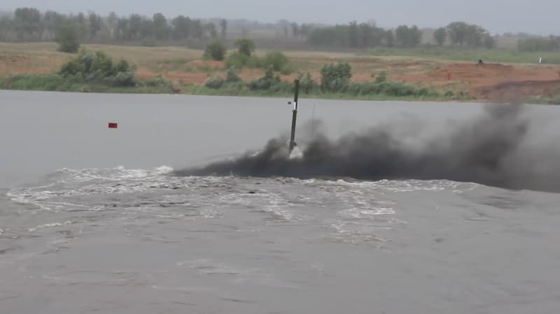 ロシア連邦軍はT-72B3戦車が河川を潜水横断する映像公開