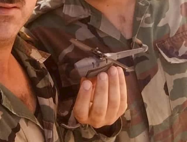 シリア軍が米軍のスパイドローン「ブラックホーネット」を捕獲