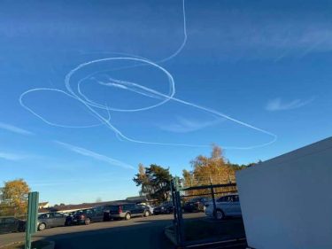 米空軍のパイロットがドイツのラムシュタイン空軍基地の上空にペニスの絵を！？
