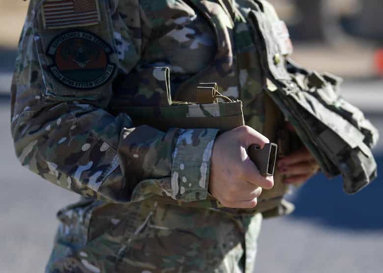 米空軍は初の女性兵士専用のボディーアーマーを導入しました│ミリレポ 