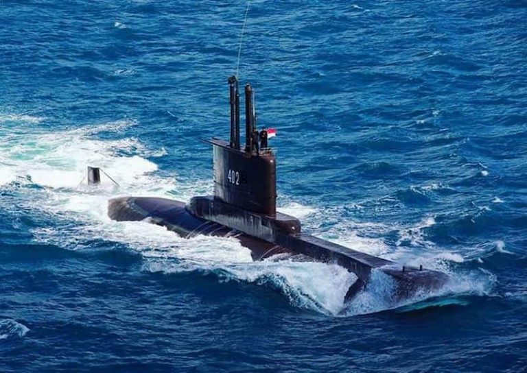53人が乗ったインドネシア軍のチャクラ級潜水艦が消息不明