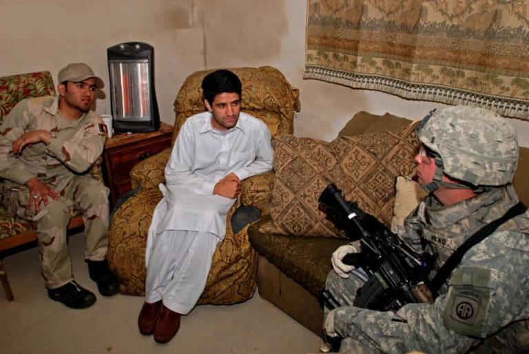米軍の撤退を前にアフガニスタン人の通訳は命の危険から米国への移住を求めています