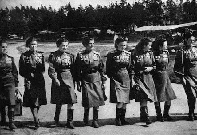 ソ連の女性兵士はなぜ、スカートで戦ったのか？│ミリレポ｜ミリタリー