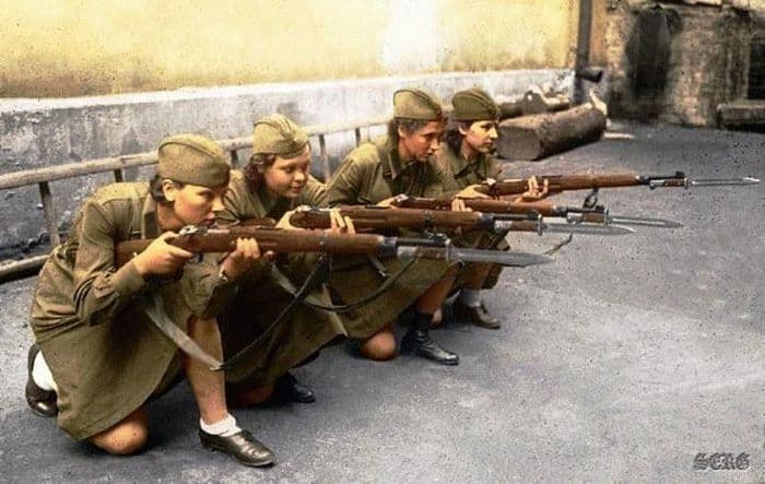 ソ連の女性兵士はなぜ、スカートで戦ったのか？