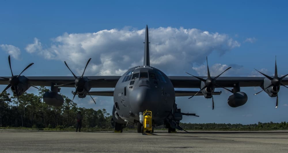 88人を救ったAC-130Jゴーストライダーの乗員に殊勲飛行十字章が授与