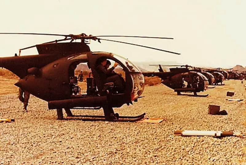 MH-6リトルバード（ベージュカラー）