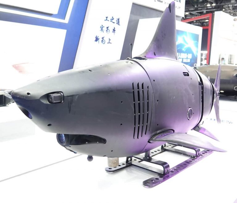 中国が開発したリアルな鮫型水中偵察ドローン
