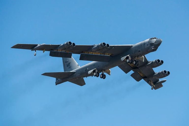 B-52の運用は100年を超え！？2050年代まで運用されます