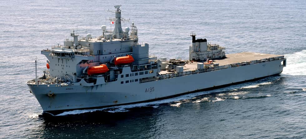 英海軍は航空練習艦・病院船として活躍したアーガスを売りに出しています