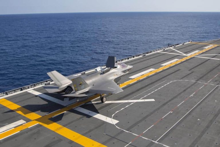 護衛艦いずもに搭載されるかもしれない無人機RQ-21とMQ-8C
