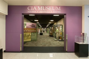 ビン・ラディンのAK47も展示されているCIAの秘密の博物館