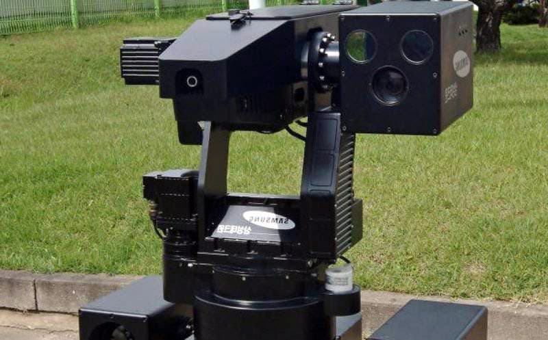 38度線の非武装地帯を監視する韓国の無人兵器SGR-A1