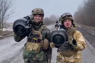 ジャベリンにスティンガー、ウクライナの命運を握る携行式兵器