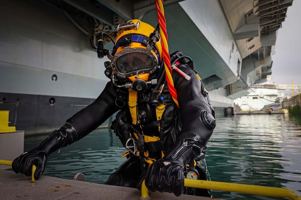 イギリス海軍は新たに特殊潜水部隊DTXGを創設しました