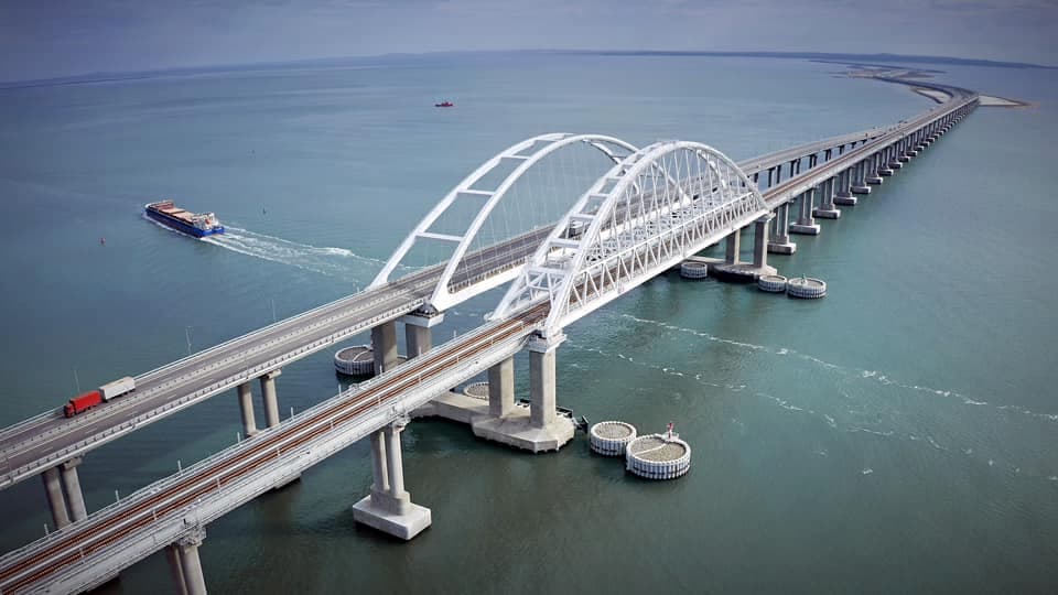クリミア大橋を破壊すれば核を使う！それほど、この橋はロシアにとって重要です