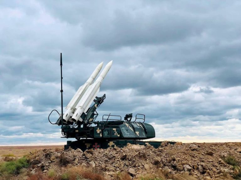 ウクライナ軍がミサイルや対空砲を使わずに無傷でロシア軍機を撃退した方法