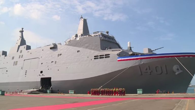 台湾の新鋭揚陸艦「玉山艦」が台湾海軍に引き渡される