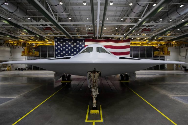 米空軍がB-21レイダーステルス爆撃機を正式発表