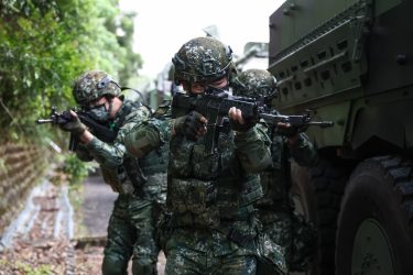 台湾の兵役義務が4カ月から1年に延長、事実上の徴兵制復活