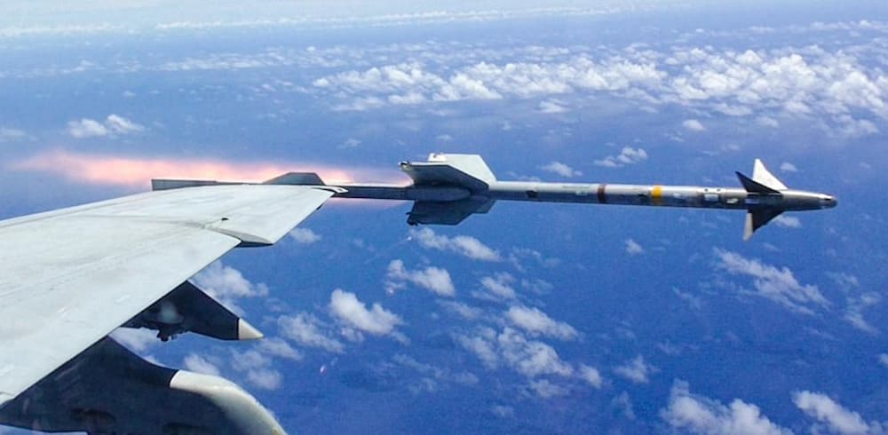 飛行物体を撃墜した米空軍のF-16、一発目のミサイルを外していた