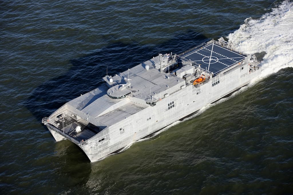 米海軍が自律機能を備えた最初のスピアヘッド級遠征高速輸送艦を受領