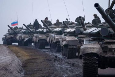 ロシア軍が50万人の兵士、1800両の戦車、700機の航空機を用意し、大規模反抗の準備か