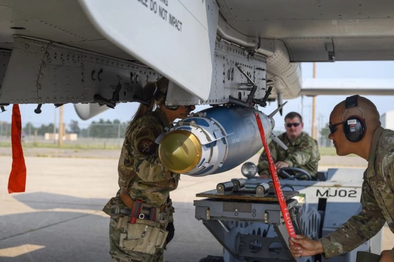 ウクライナ軍が米国から提供の長距離誘導爆弾JDAM-ERを使用