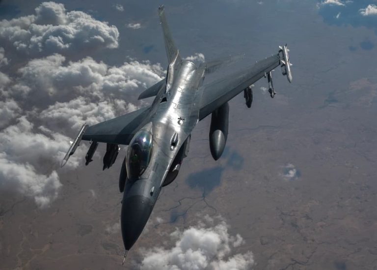 ウクライナにF-16戦闘機を提供する国はどこ？