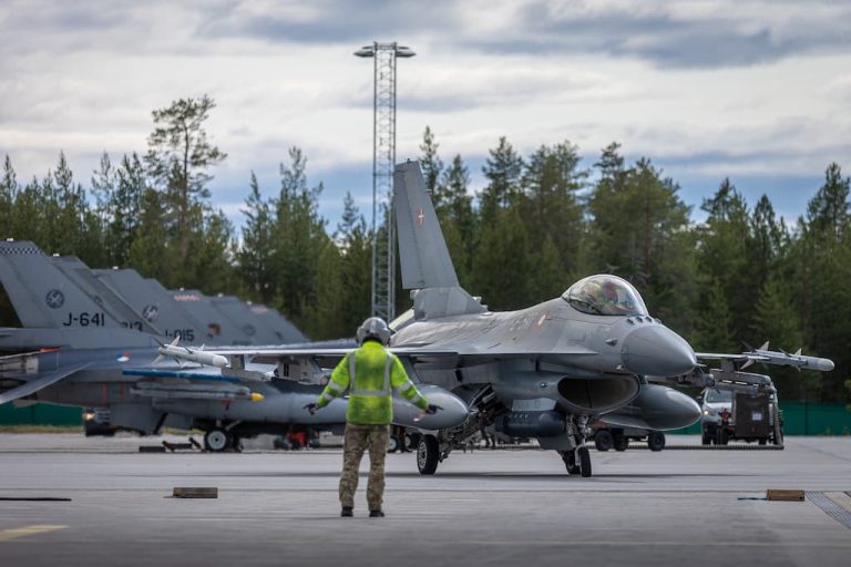 デンマークはウクライナに供与するために予定より２年早くF-16を退役させる