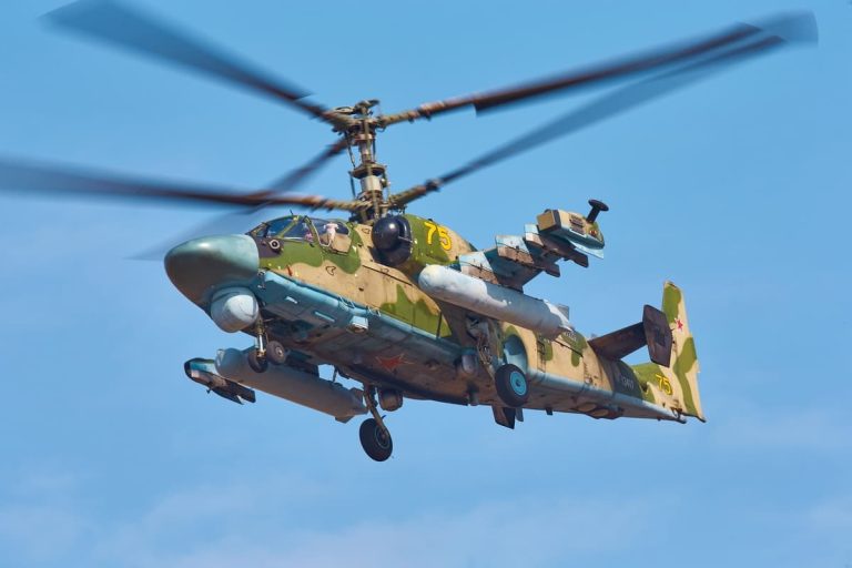 ロシアのKa-52攻撃ヘリが１８発のMANPADSを退ける