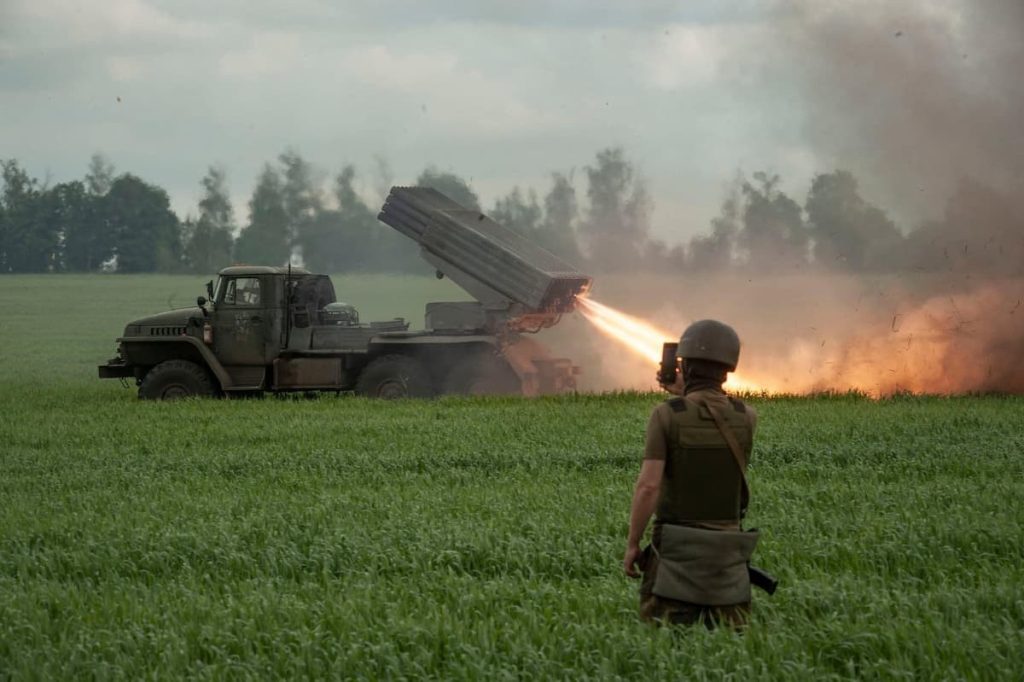 ウクライナ軍、ロシアに渡る筈だった北朝鮮製のBM-21ロケット弾でロシア軍を攻撃