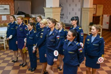 ロシア軍、女性を対象とした募集キャンペーンを開始