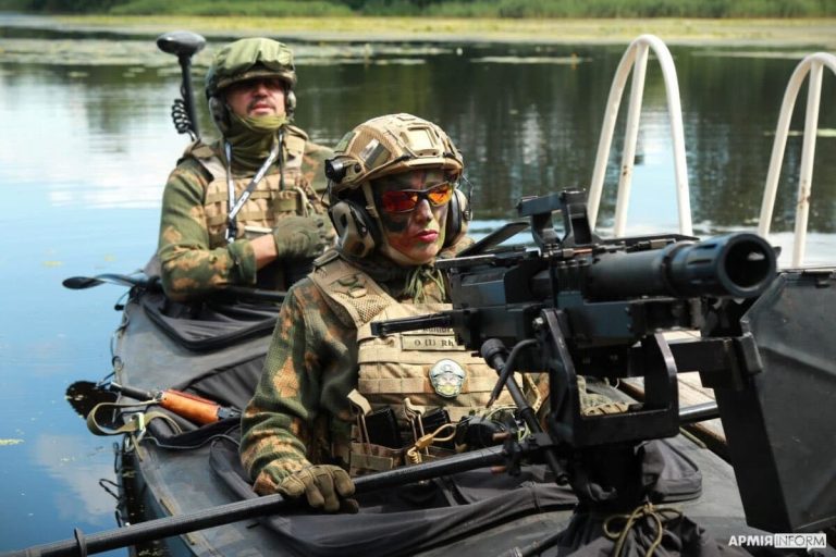 ウクライナが開発したグレネードを搭載した戦闘カヤックPoloz-M16