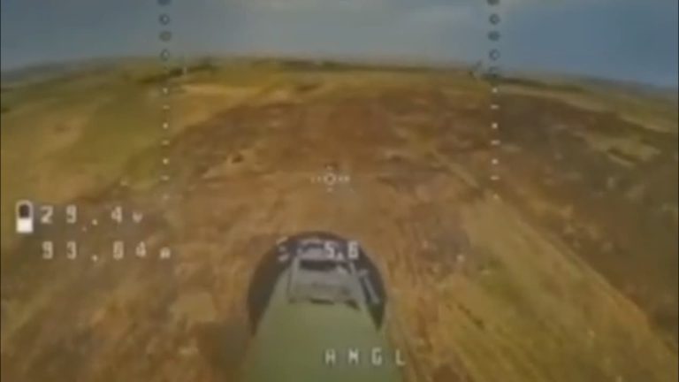 ロシア、小型ドローンからRPG-26対戦車ロケット弾を発射