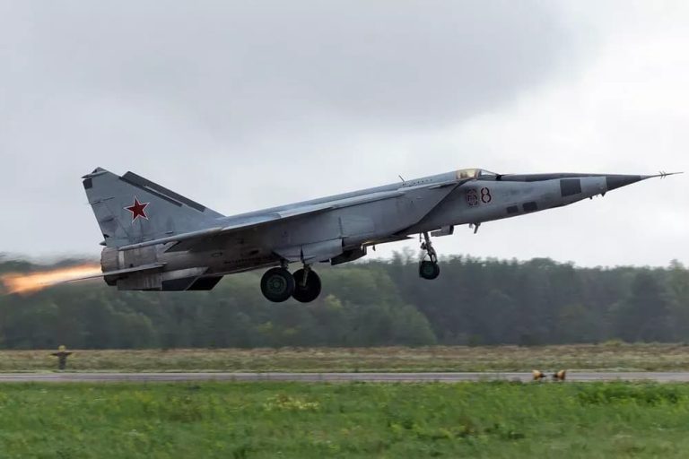 ウクライナ、ロシアから7機のMig-25戦闘機を押収