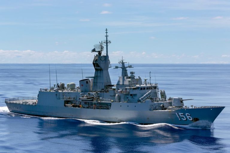 中国海軍駆逐艦がソナーを発信し、水中作業中だったオーストラリア海軍のダイバーが負傷