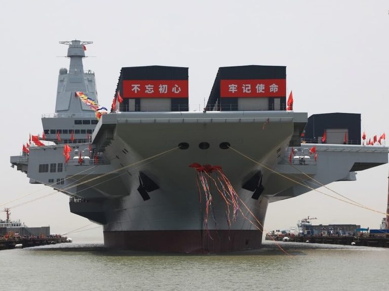 中国海軍の空母「福建」が電磁式カタパルトの試験を開始
