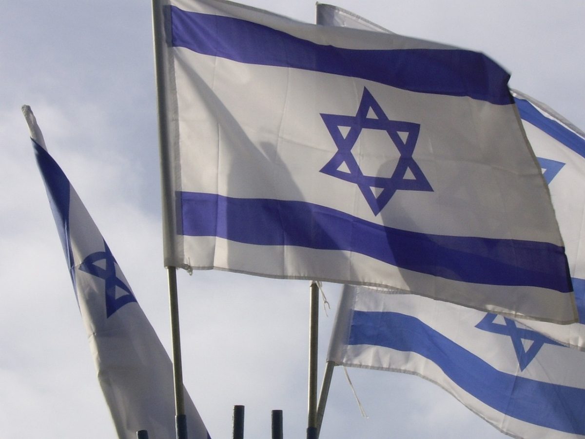 マレーシアで男性がイスラエルの国旗を掲げて6か月の懲役刑に マレーシアは国と認めず