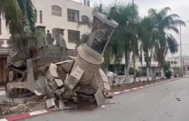 イスラエル軍、パレスチナ初代大統領アラファト氏の記念碑をブルドーザーで破壊