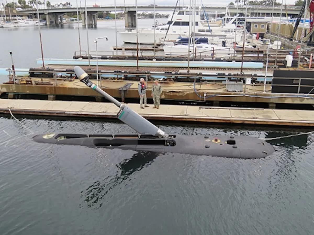 米海軍、ボーイングから初の大型自律型潜水艦「Orca」を受領
