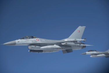 デンマークからウクライナへ供与予定のF-16戦闘機は半年遅れる見通し