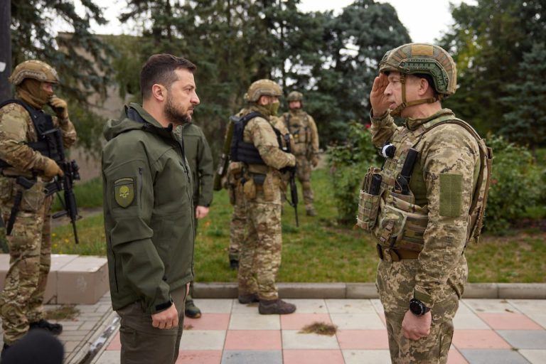 ウクライナ軍の新しい総司令官シルスキー氏とは?キーウ防衛、ハルキウ奪還を指揮